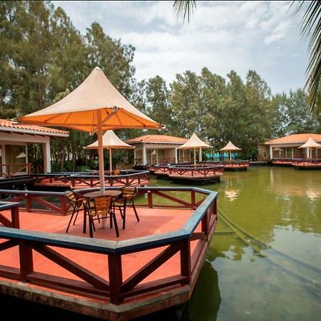 Ocean Spray Hotel Kalapettai Ngoại thất bức ảnh
