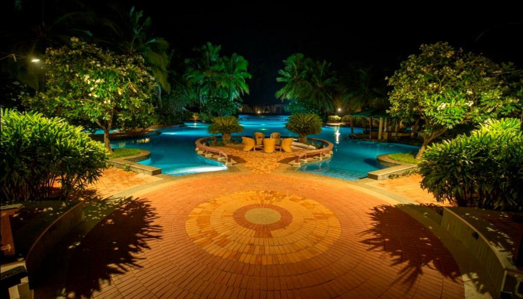 Ocean Spray Hotel Kalapettai Ngoại thất bức ảnh