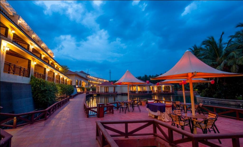 Ocean Spray Hotel Kalapettai Ngoại thất bức ảnh