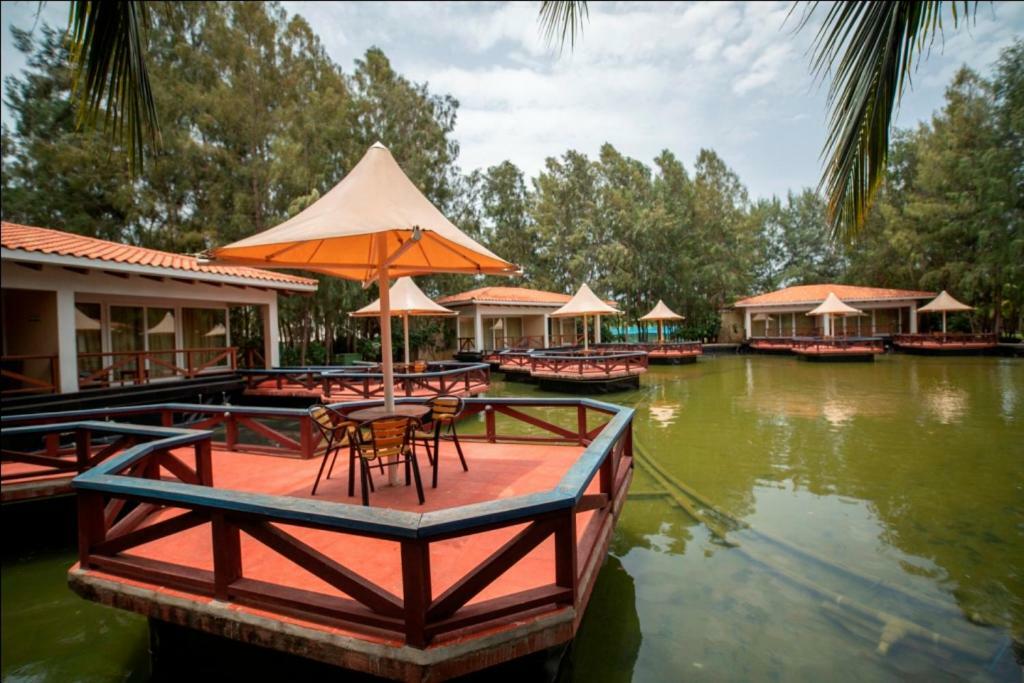 Ocean Spray Hotel Kalapettai Ngoại thất bức ảnh