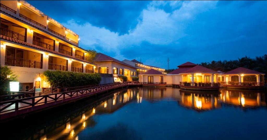 Ocean Spray Hotel Kalapettai Ngoại thất bức ảnh