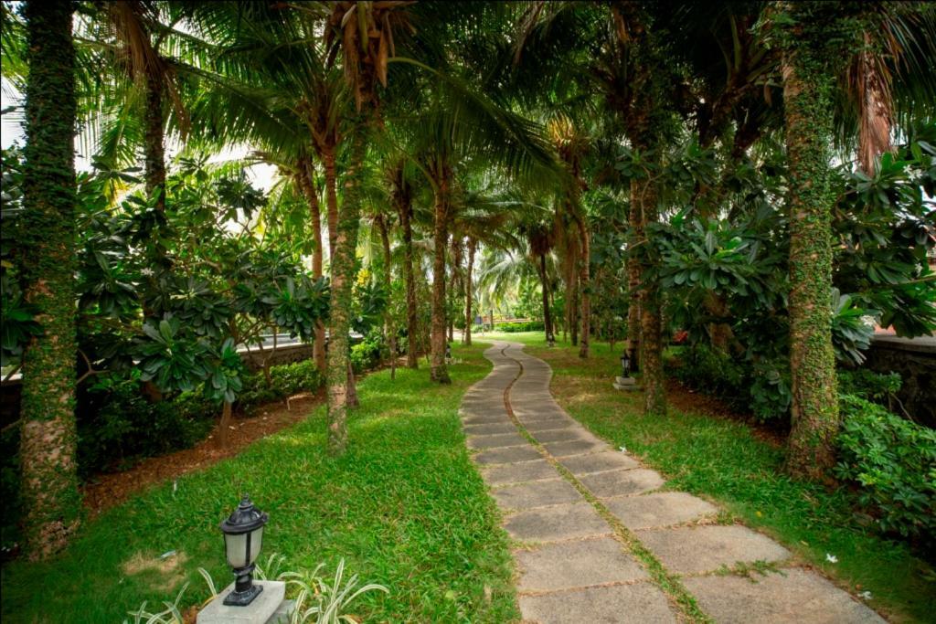 Ocean Spray Hotel Kalapettai Ngoại thất bức ảnh