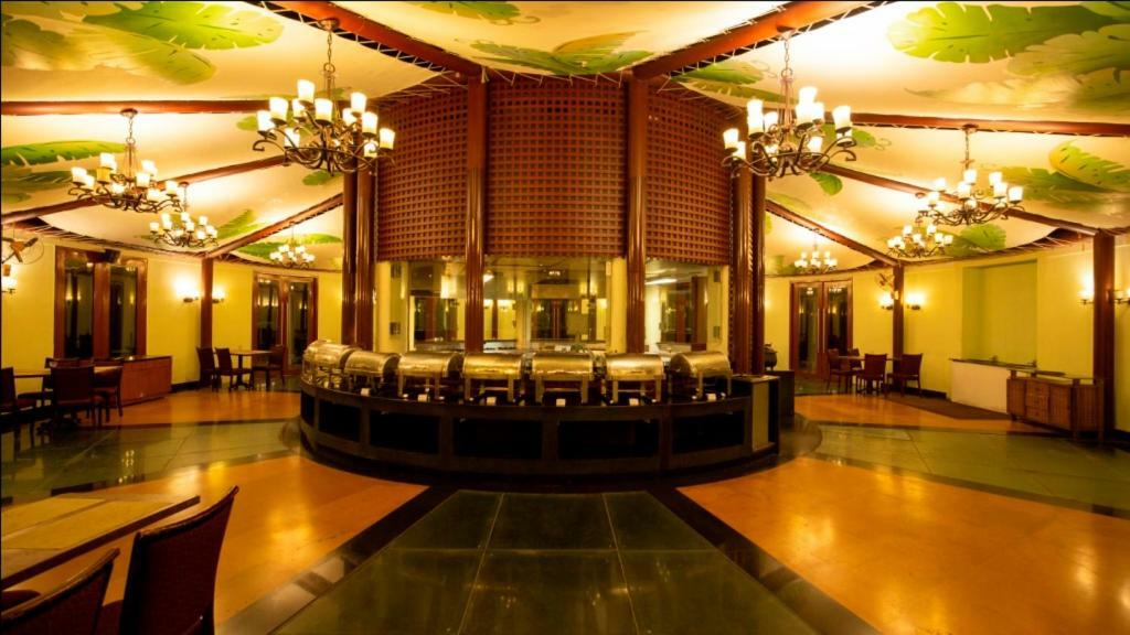 Ocean Spray Hotel Kalapettai Ngoại thất bức ảnh
