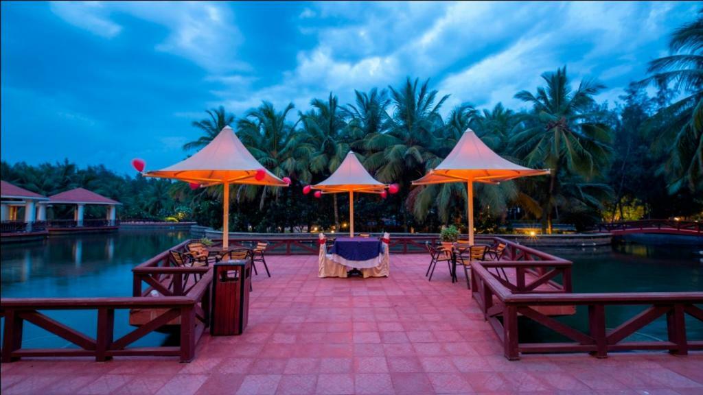 Ocean Spray Hotel Kalapettai Ngoại thất bức ảnh