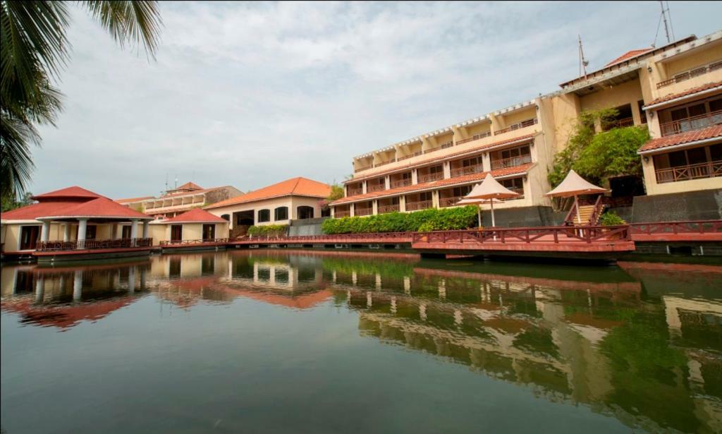 Ocean Spray Hotel Kalapettai Ngoại thất bức ảnh