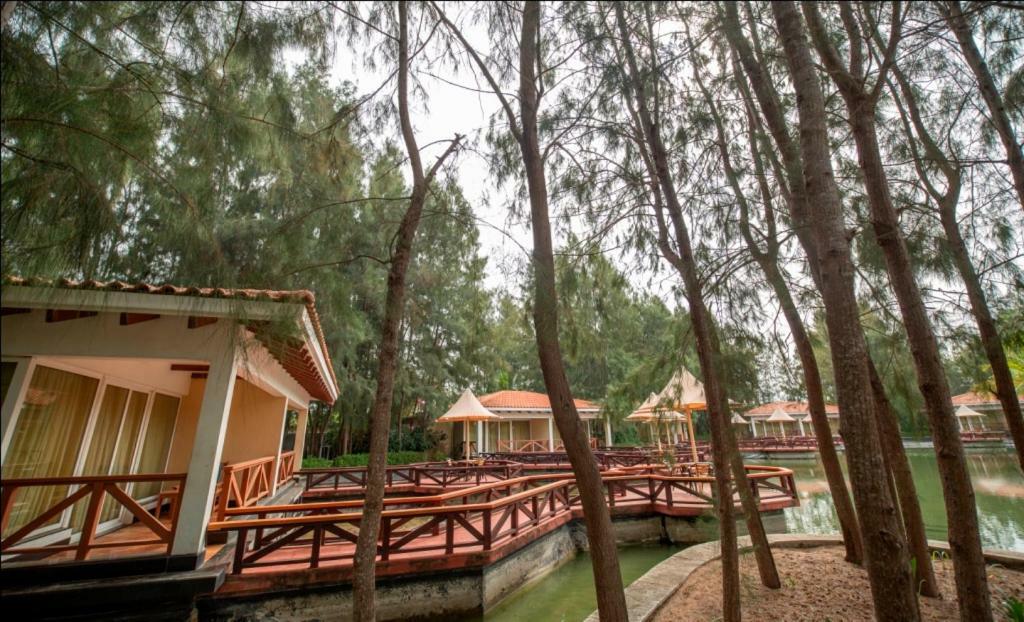 Ocean Spray Hotel Kalapettai Ngoại thất bức ảnh