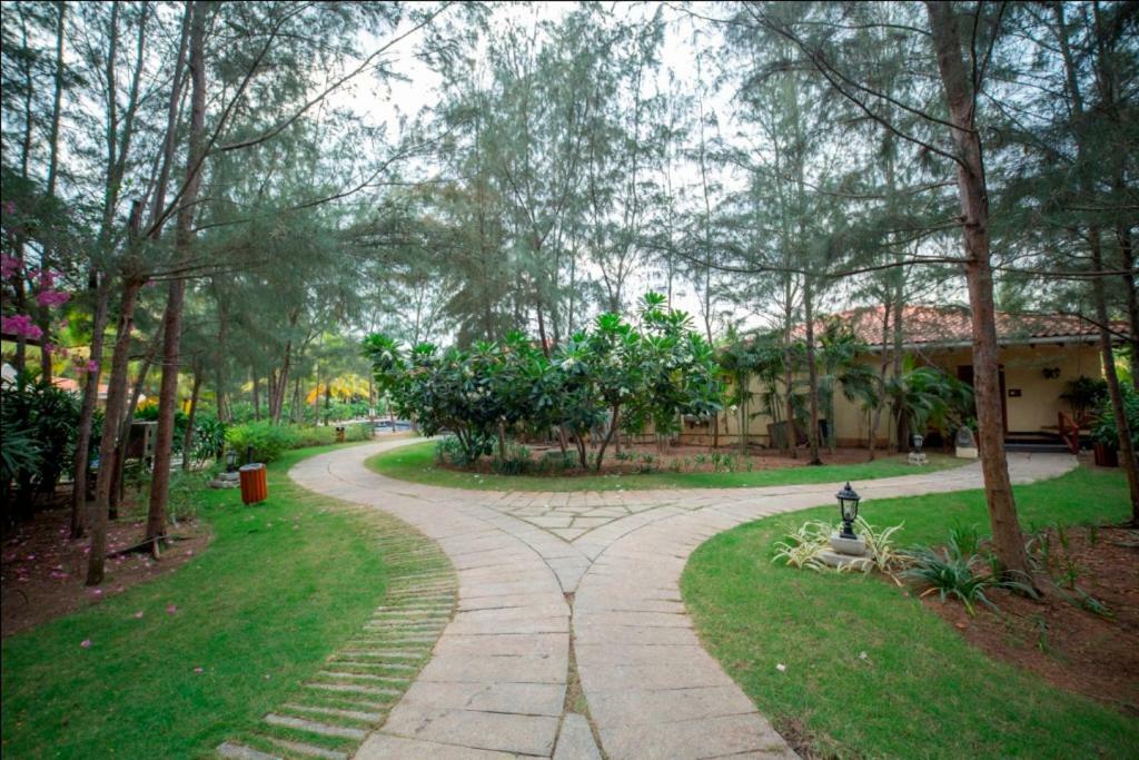 Ocean Spray Hotel Kalapettai Ngoại thất bức ảnh