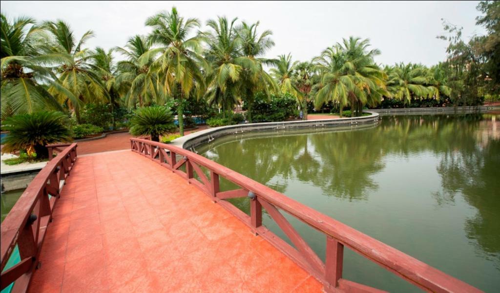 Ocean Spray Hotel Kalapettai Ngoại thất bức ảnh