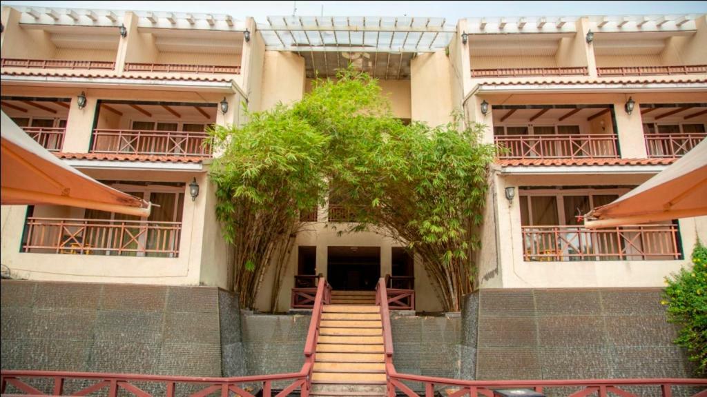 Ocean Spray Hotel Kalapettai Ngoại thất bức ảnh