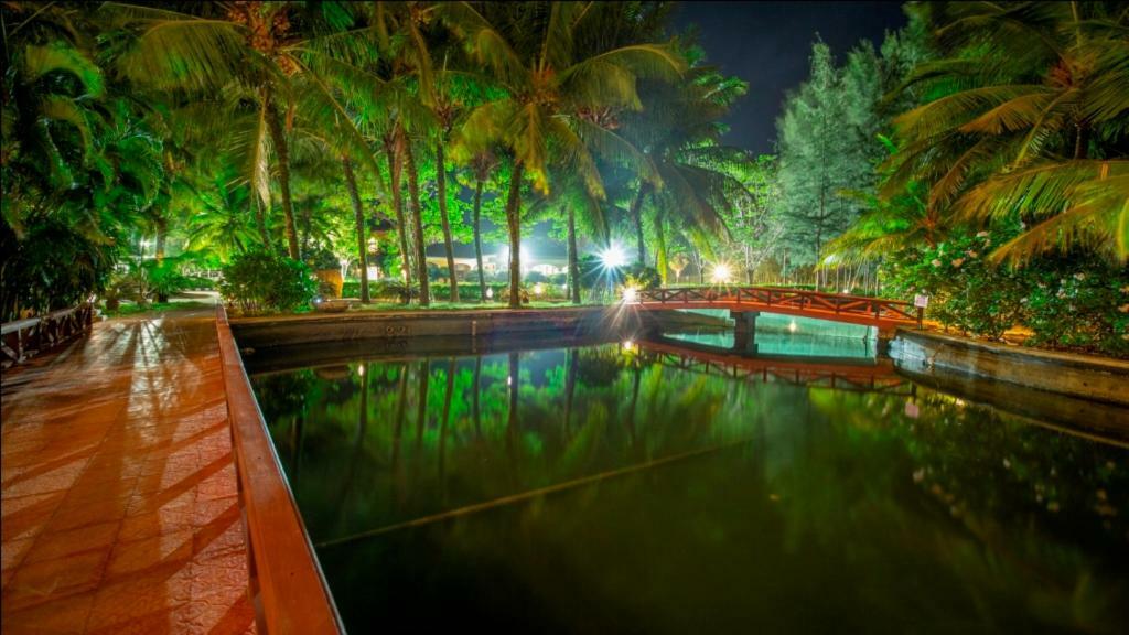 Ocean Spray Hotel Kalapettai Ngoại thất bức ảnh