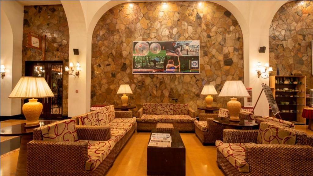 Ocean Spray Hotel Kalapettai Ngoại thất bức ảnh