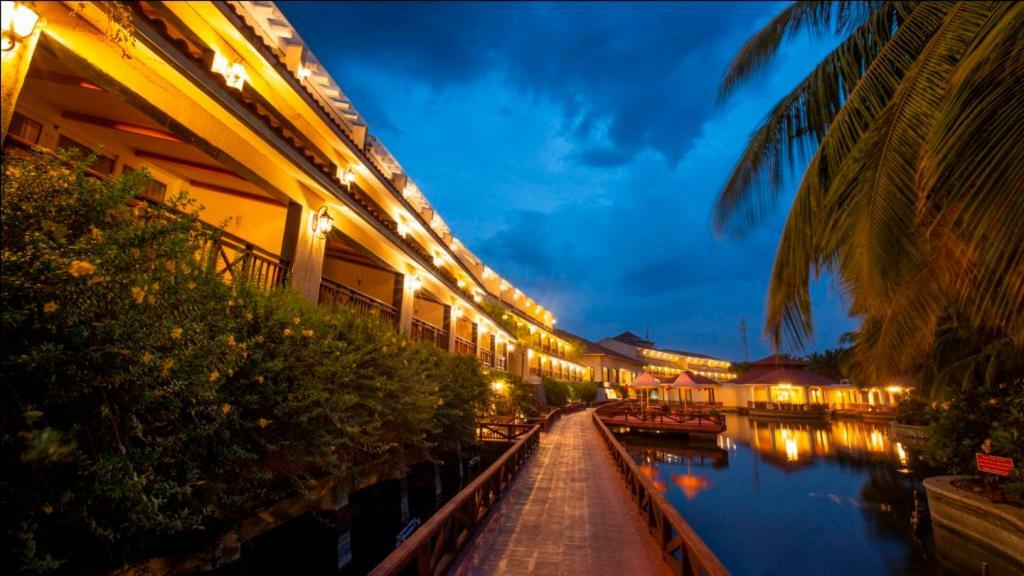 Ocean Spray Hotel Kalapettai Ngoại thất bức ảnh