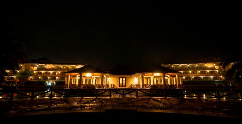 Ocean Spray Hotel Kalapettai Ngoại thất bức ảnh
