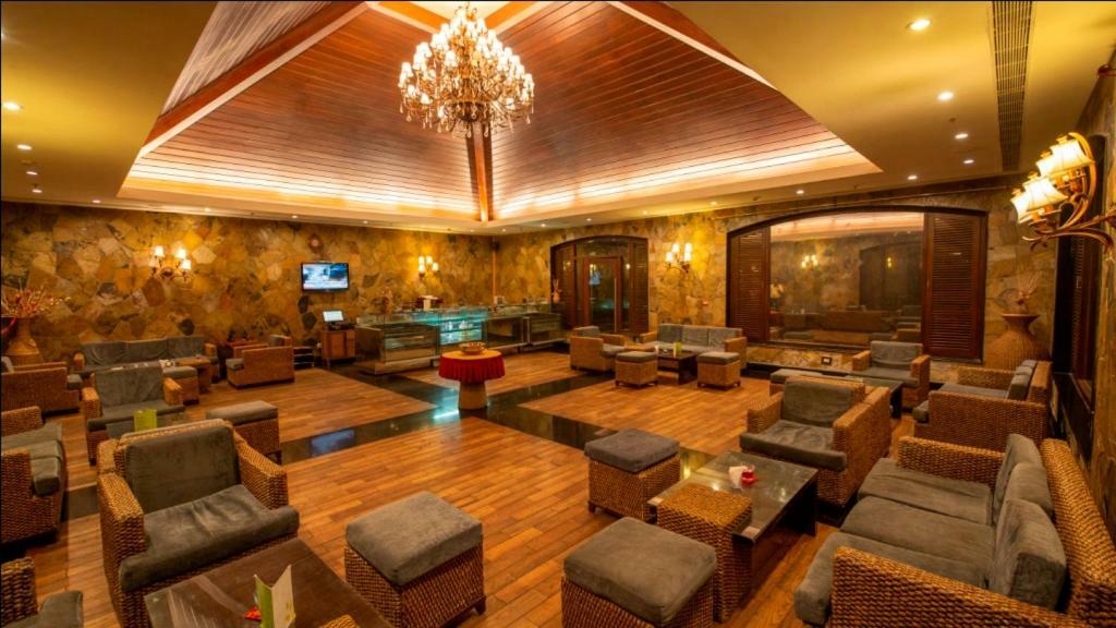 Ocean Spray Hotel Kalapettai Ngoại thất bức ảnh