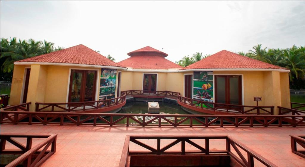 Ocean Spray Hotel Kalapettai Ngoại thất bức ảnh