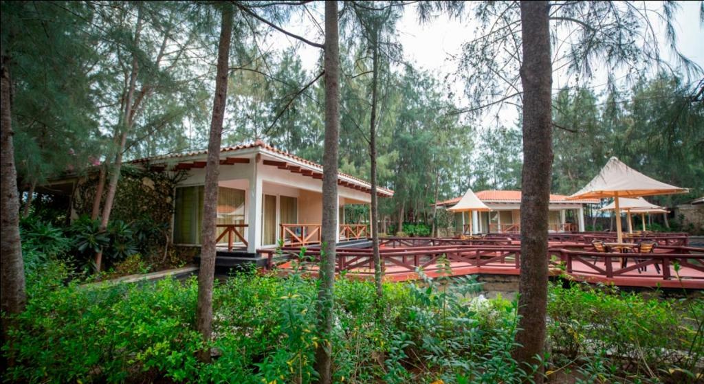 Ocean Spray Hotel Kalapettai Ngoại thất bức ảnh